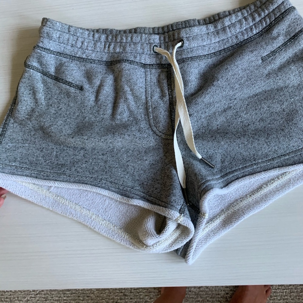 Lulumon shorts